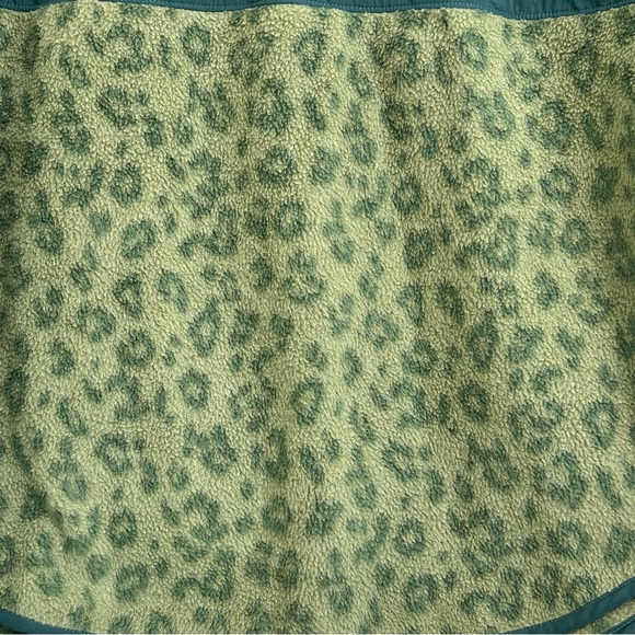 J.Crew J.Crew Cozy Green Animal Print Pullover Fleece Jacket Sweater Size Small. - Picture 10 of 12